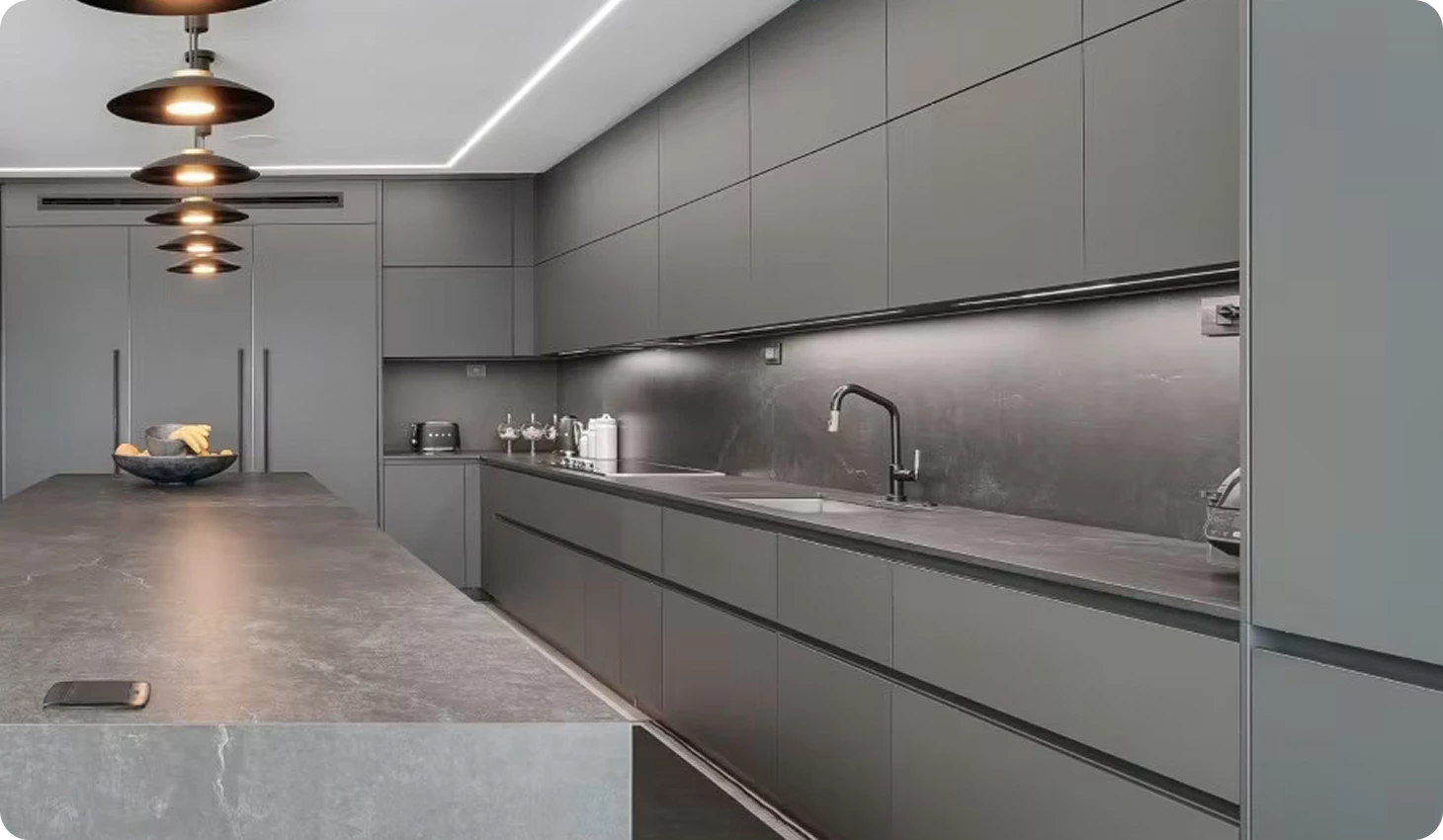 Open-plan LEICHT kitchen and living space